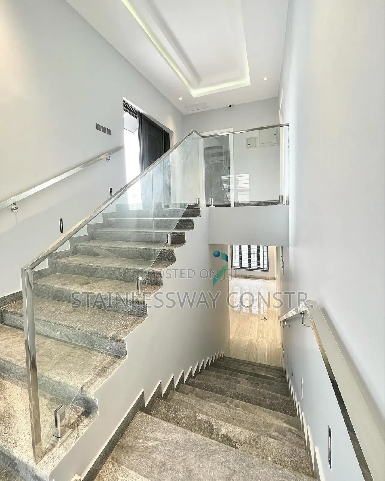 Sleek Glass Railings: Modern Elegance for Any Space
