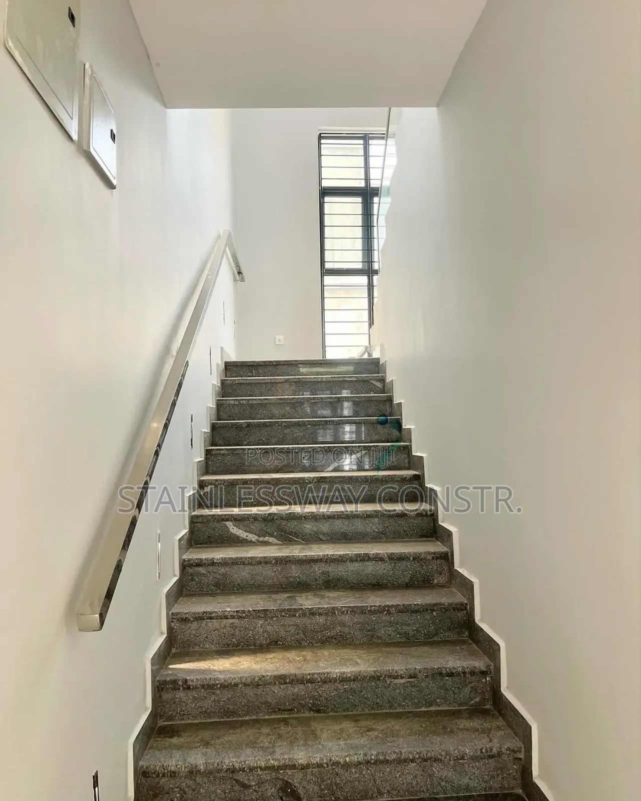 Sleek Glass Railings: Modern Elegance for Any Space