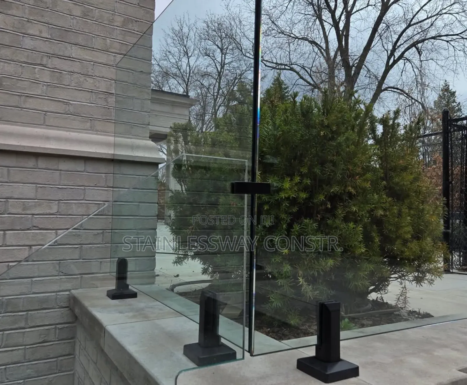 Spigot Base Frameless Glass Railings: Sleek