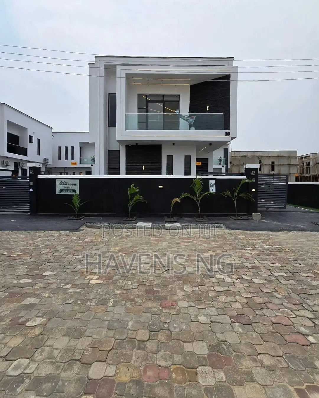5bdrm Duplex in Ikota for sale