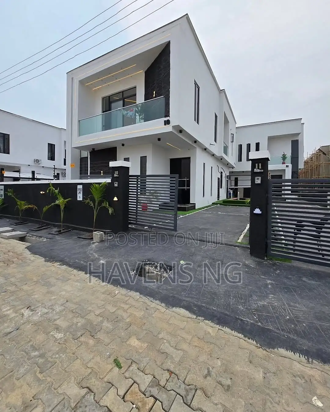 5bdrm Duplex in Ikota for sale