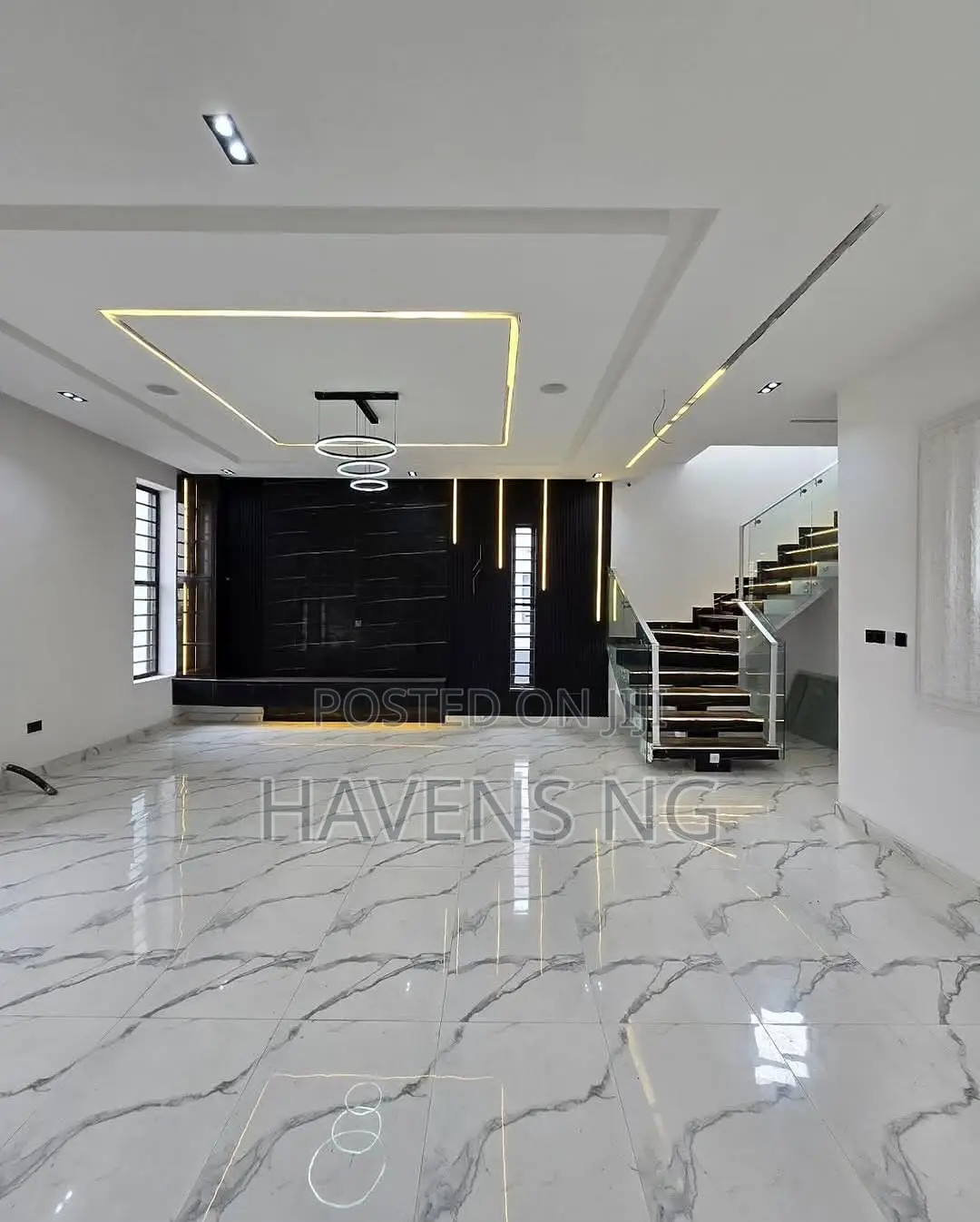 5bdrm Duplex in Ikota for sale