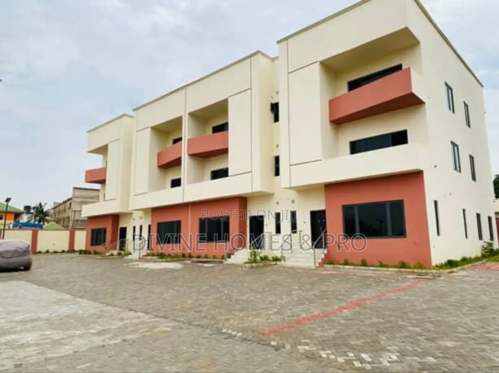 4bdrm Duplex in Durumi for sale
