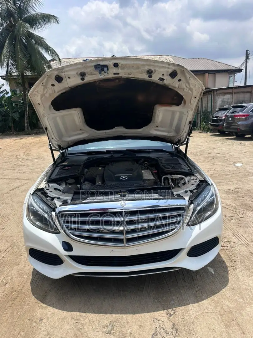 Mercedes-Benz C300 Luxury 4dr RWD Sedan (2.0L 4cyl 7A) 2015 White