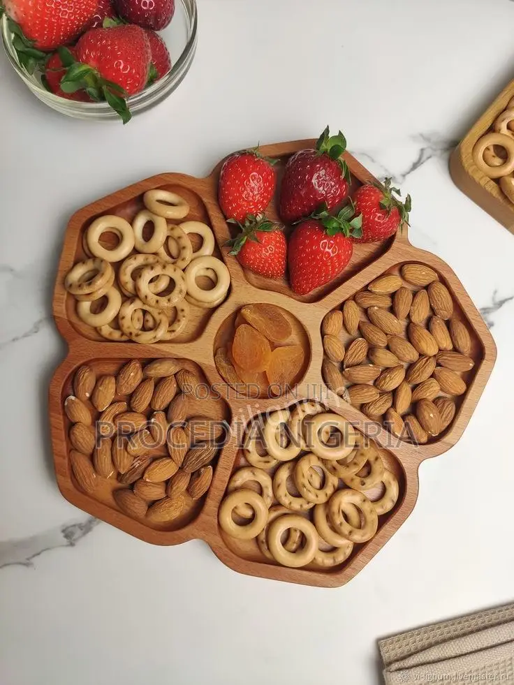 Round Wooden Snack Tray – 6 Compartments (27cm)