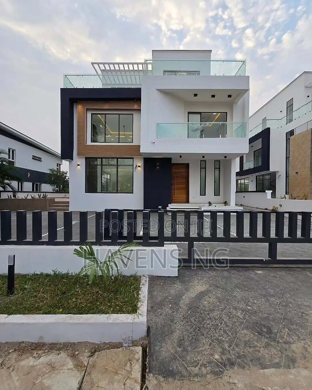 5bdrm Duplex in Lekki Phase 1 for sale