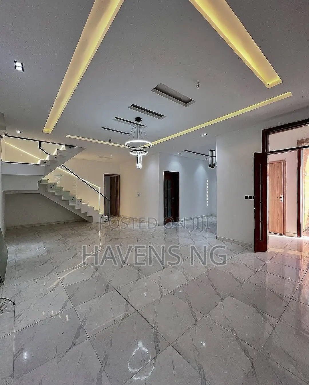 5bdrm Duplex in Chevron for sale