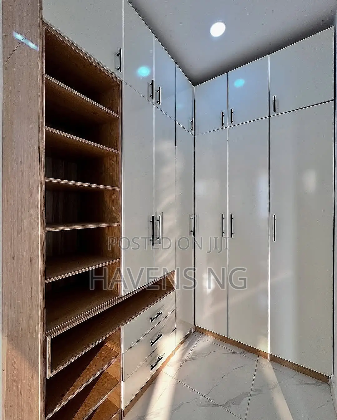 5bdrm Duplex in Chevron for sale