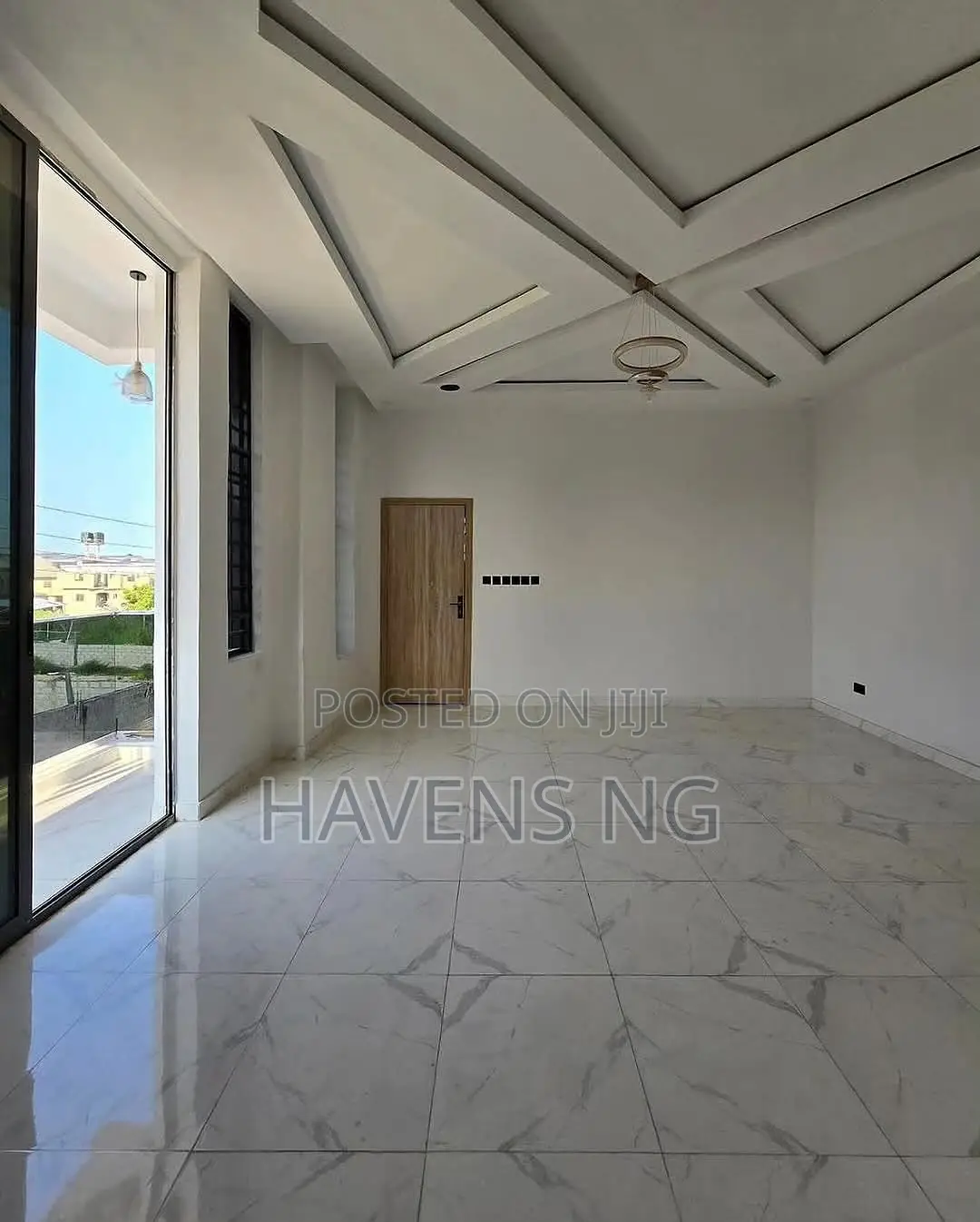 5bdrm Duplex in Ikota for sale