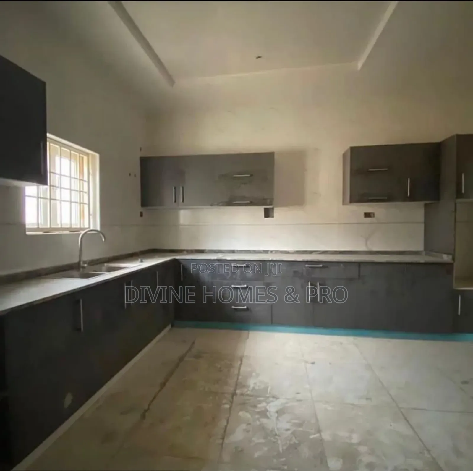 5bdrm Duplex in Guzape District for sale
