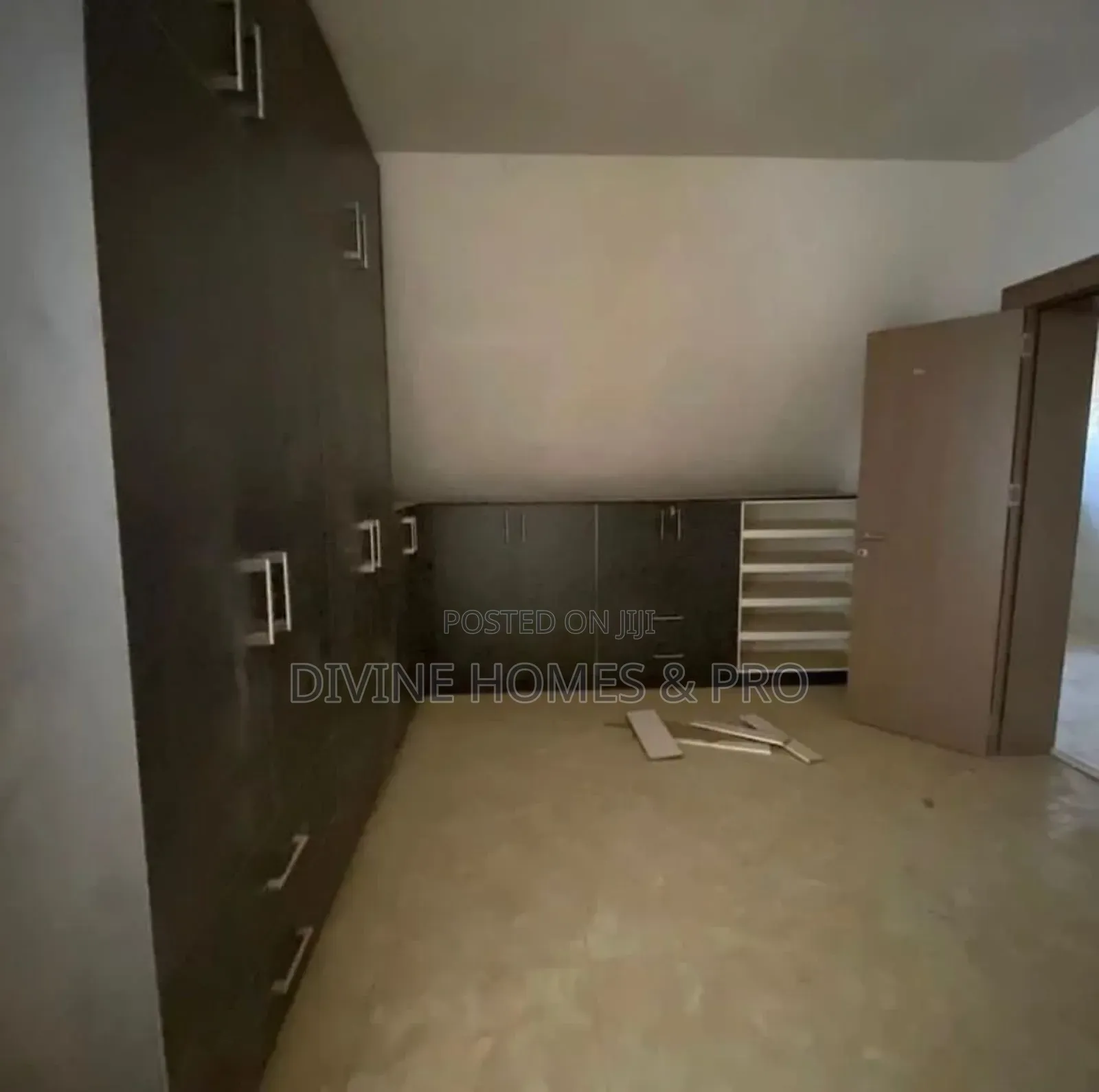 5bdrm Duplex in Guzape District for sale