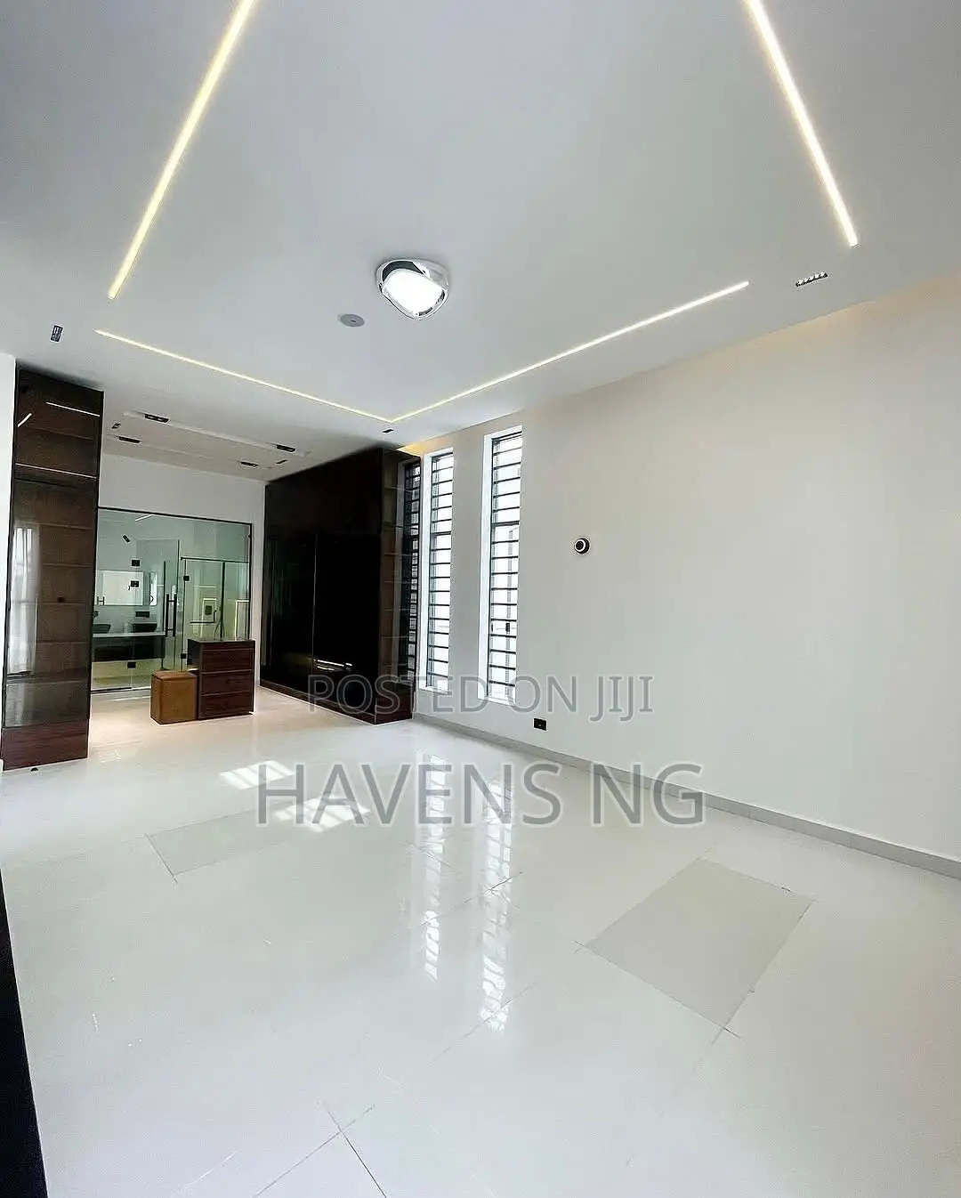 5bdrm Duplex in Idado for sale
