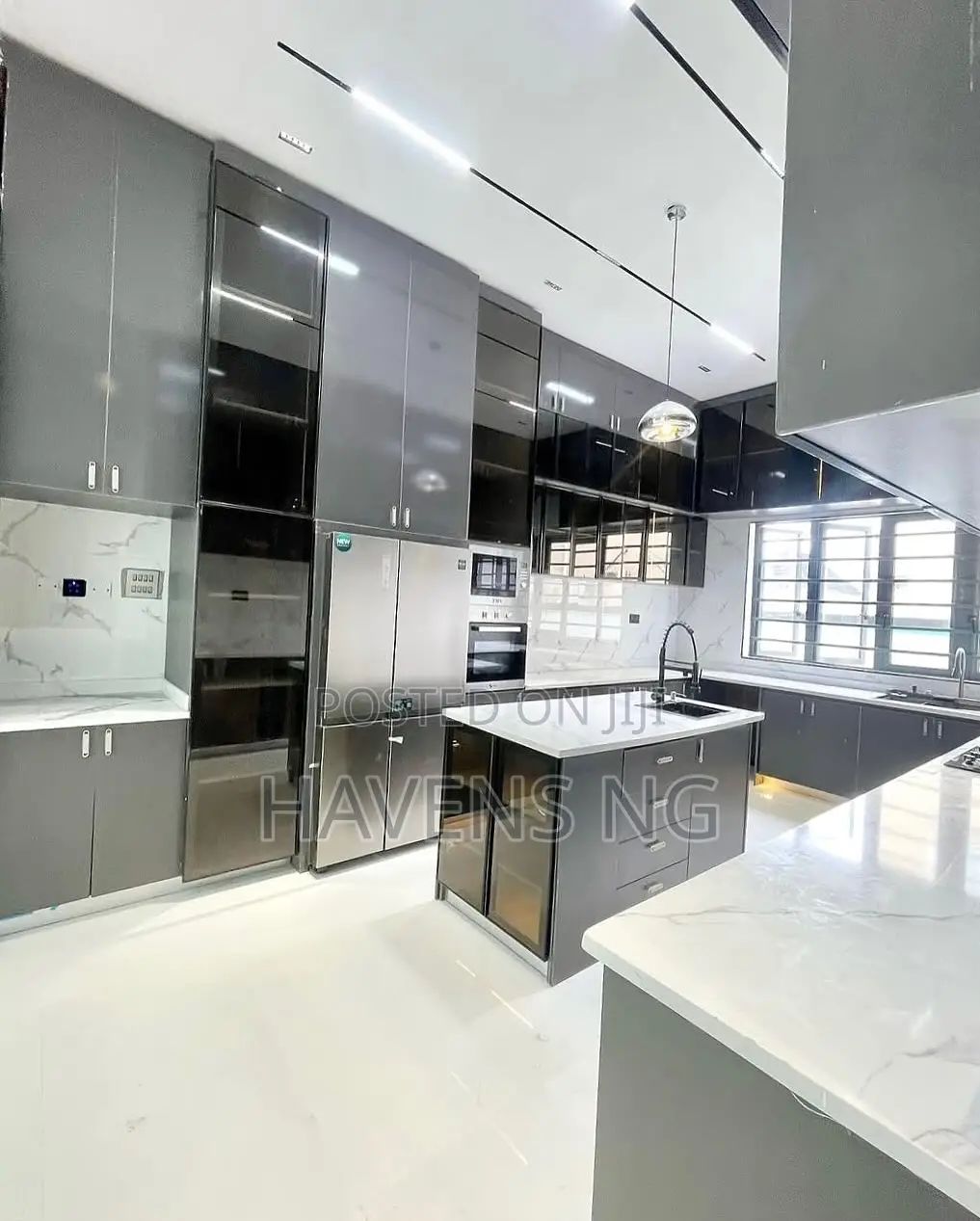 5bdrm Duplex in Idado for sale