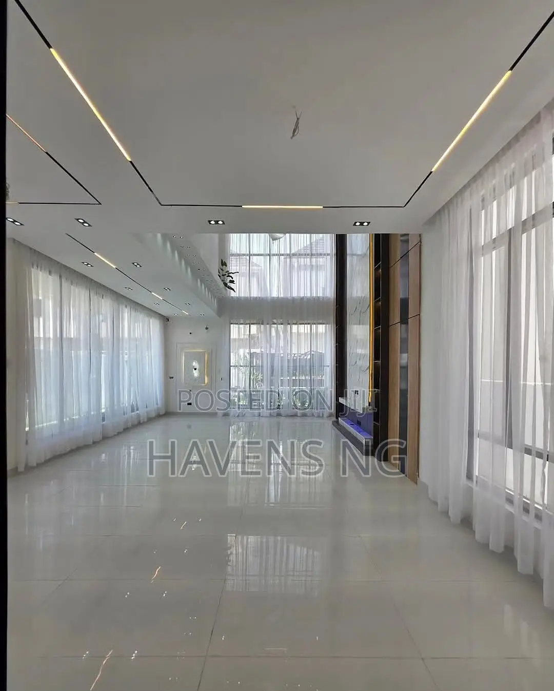 5bdrm Duplex in Chevron for sale