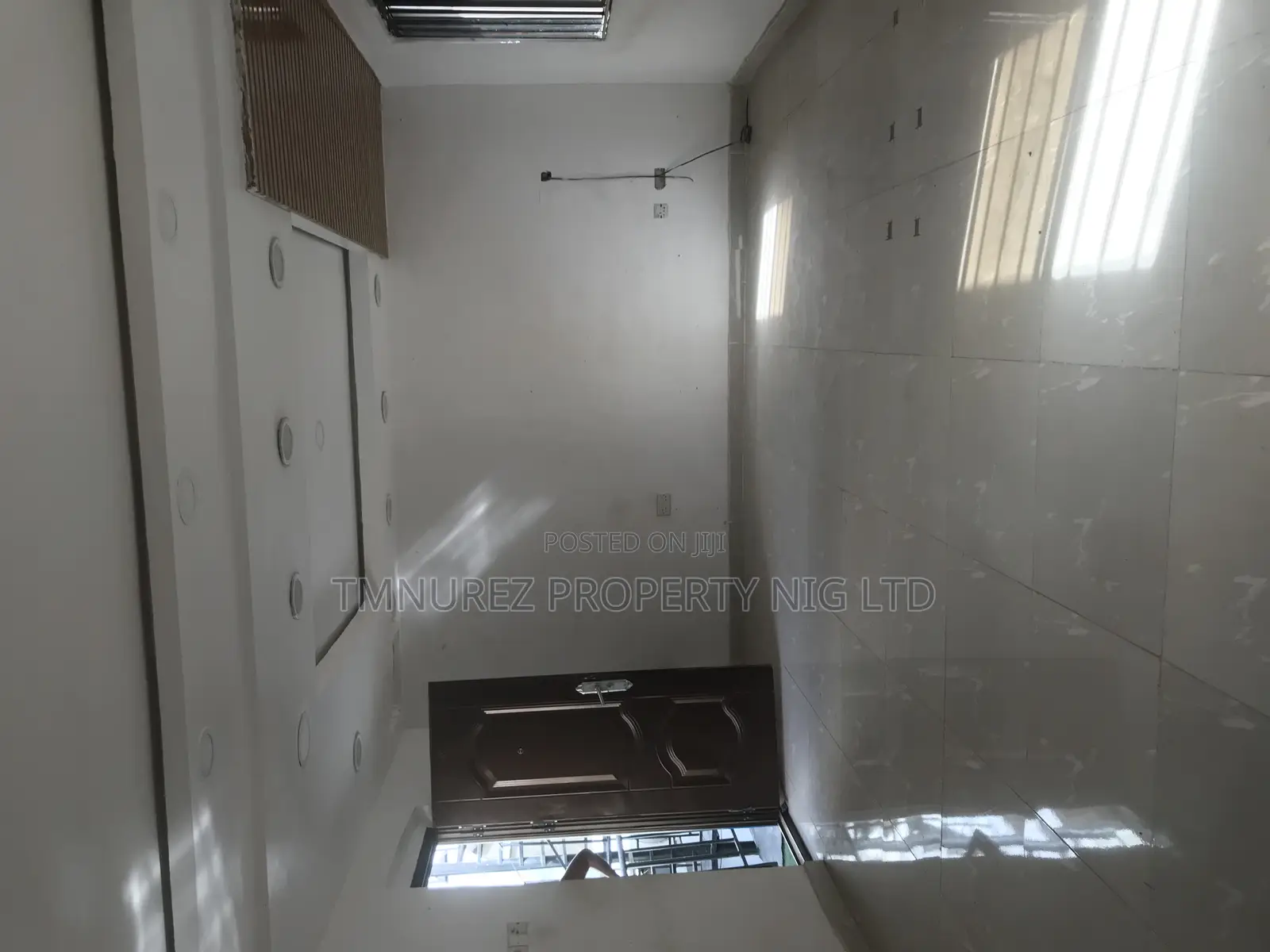 Shop Open Space for Rent