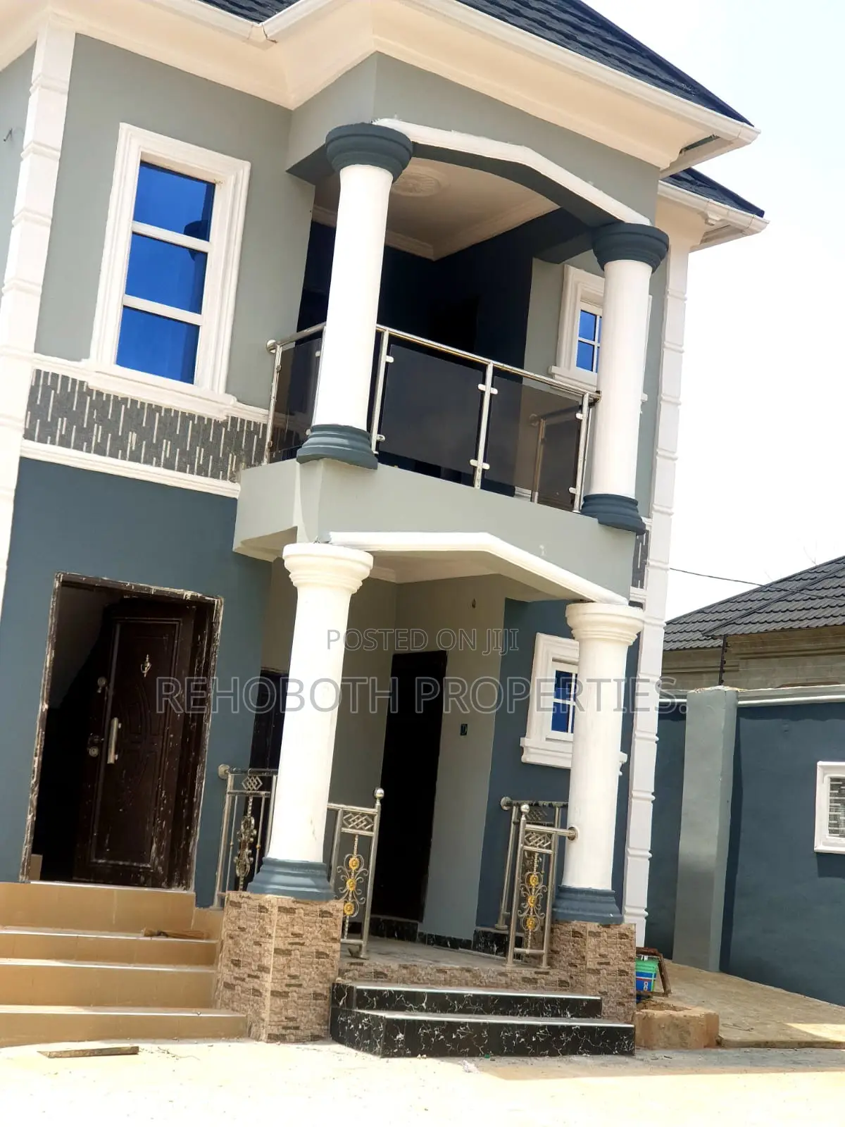 8bdrm Block of Flats in Abeese, Ibadan for sale