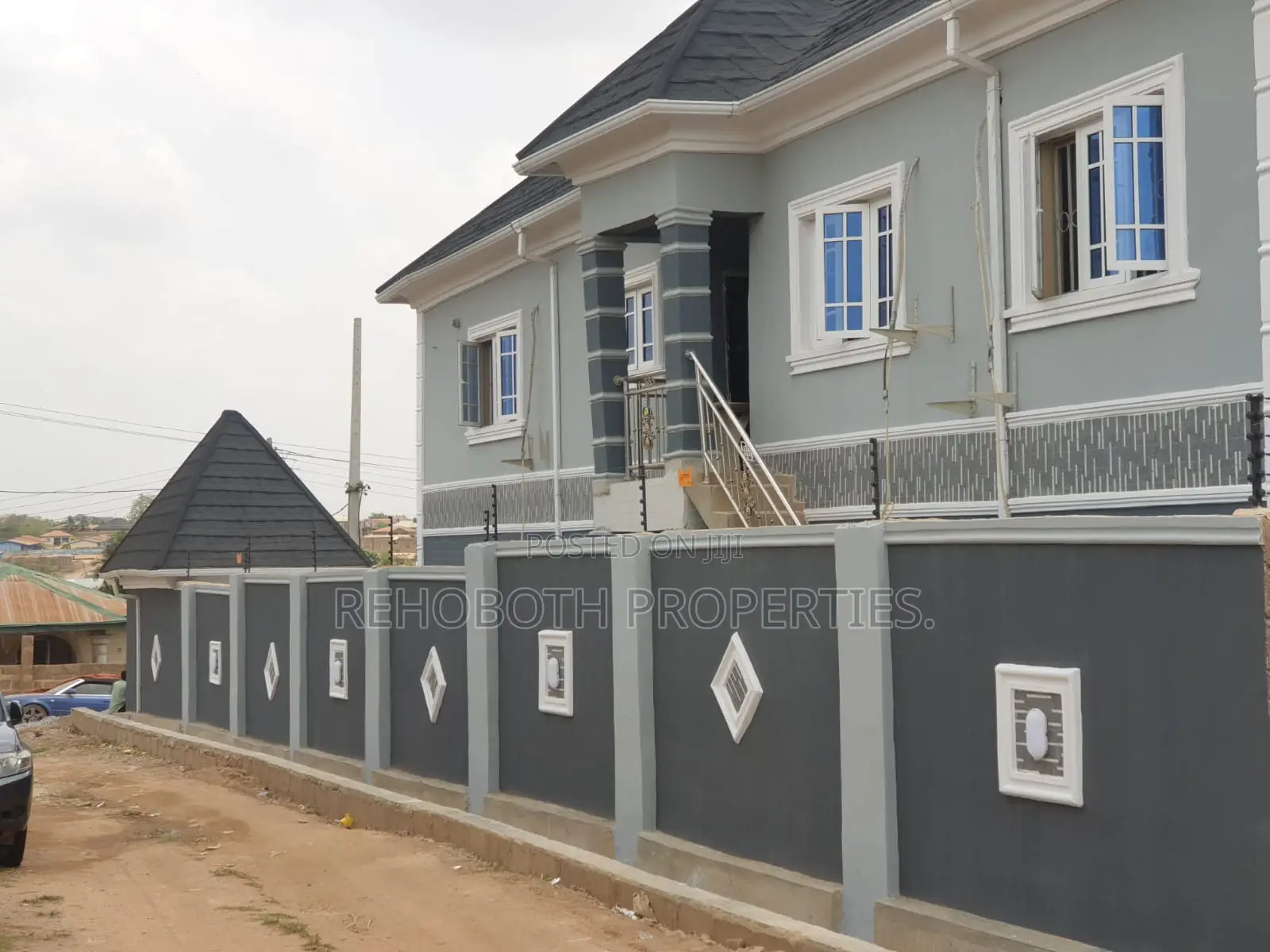 8bdrm Block of Flats in Abeese, Ibadan for sale