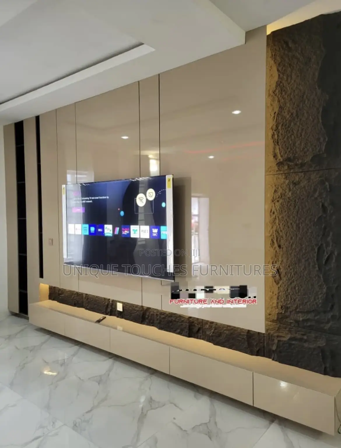 High Glossy Board Tv Console and Pu Stone Panels.