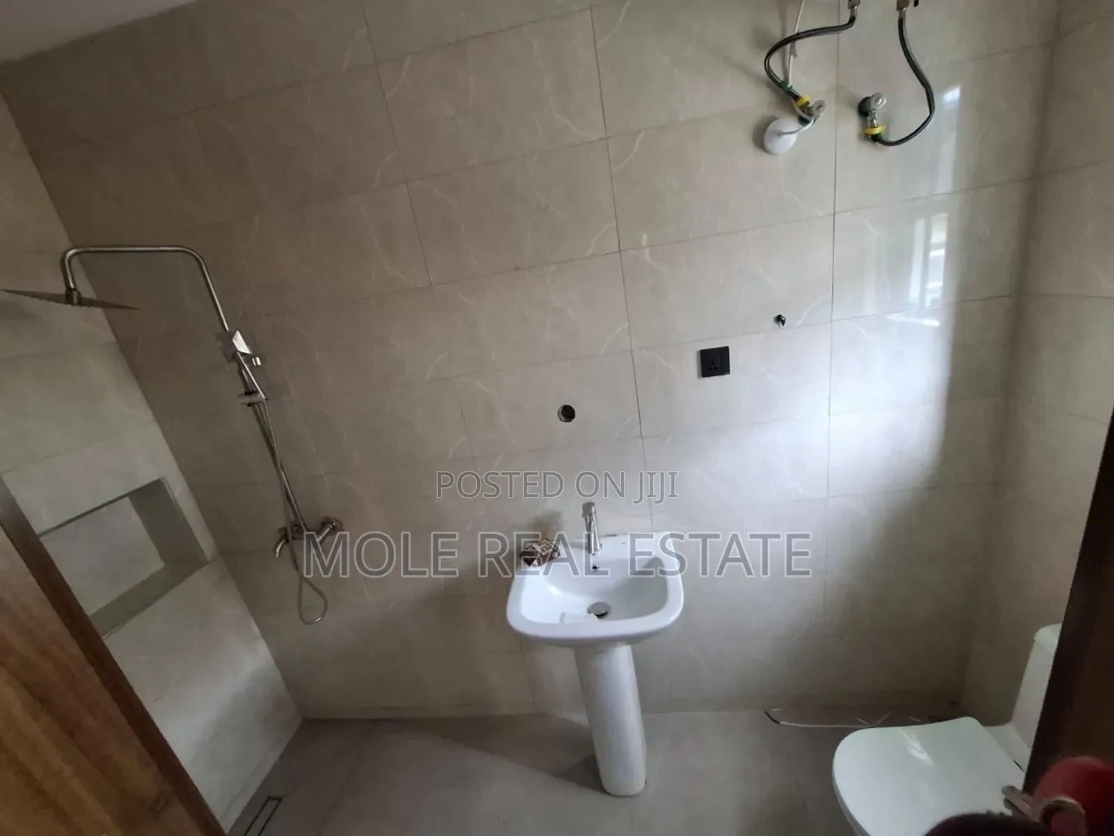 Furnished 4bdrm Duplex in Chevron, VGC / Ajah for sale