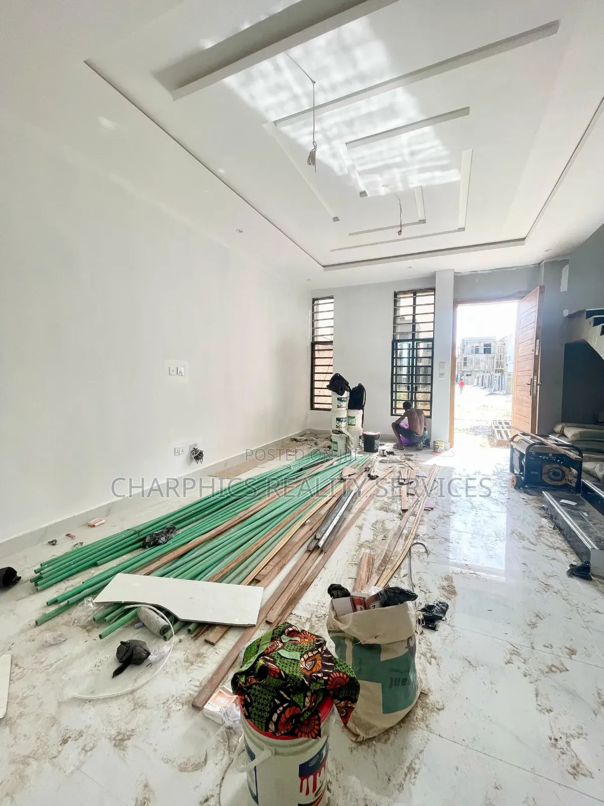4bdrm Duplex in Chevron for sale