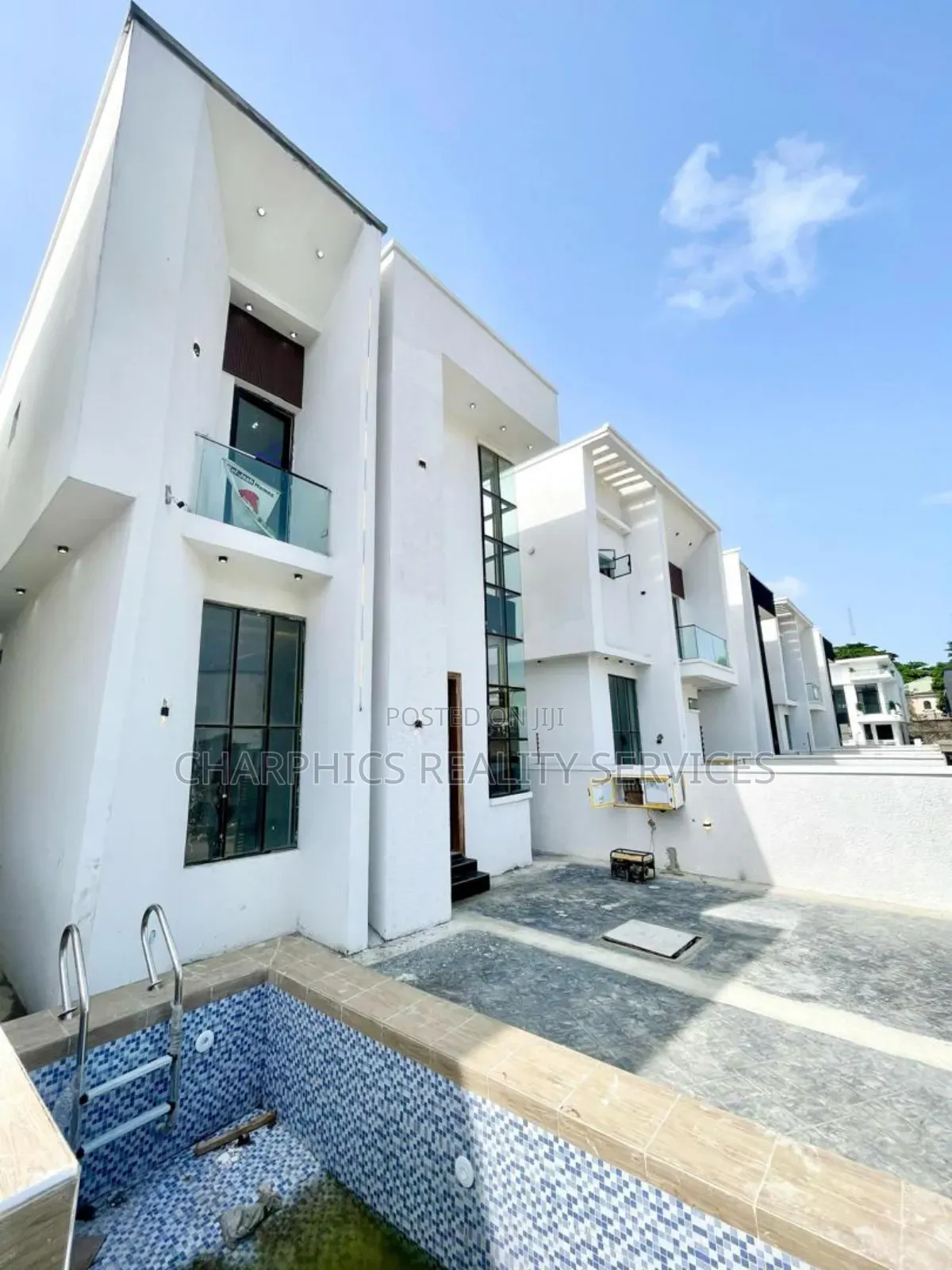4bdrm Duplex in Chevron for sale
