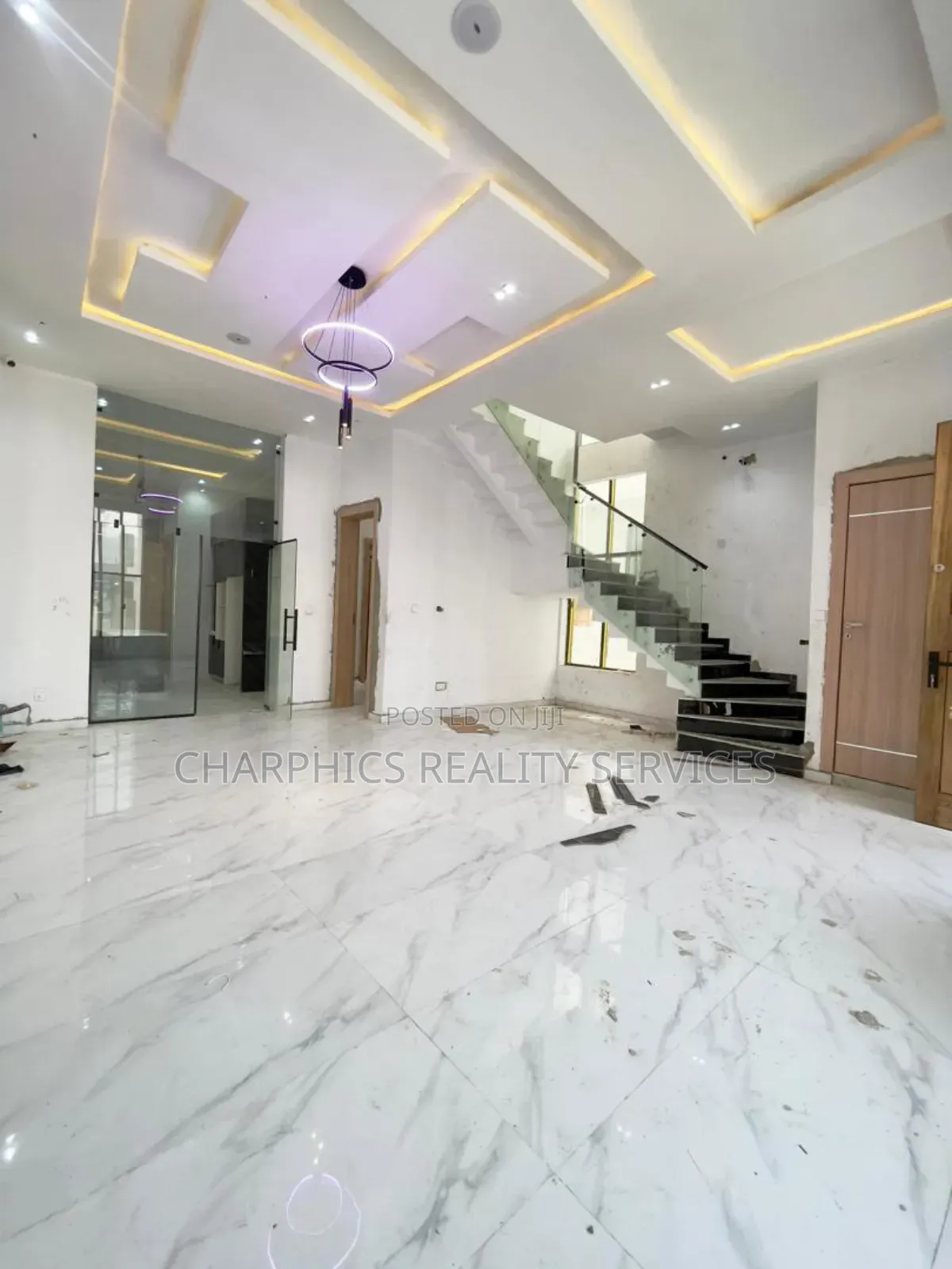 4bdrm Duplex in Chevron for sale