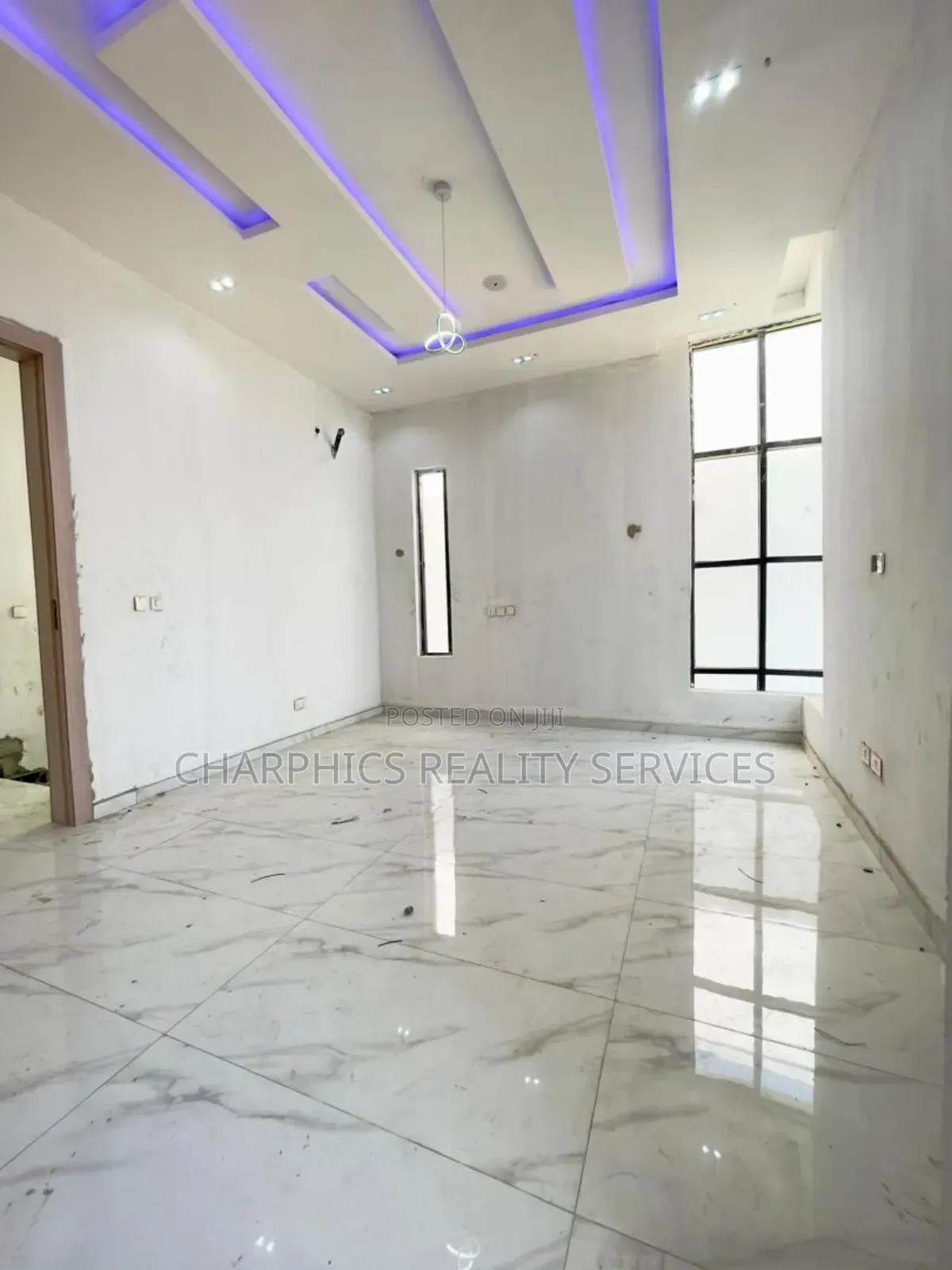 4bdrm Duplex in Chevron for sale