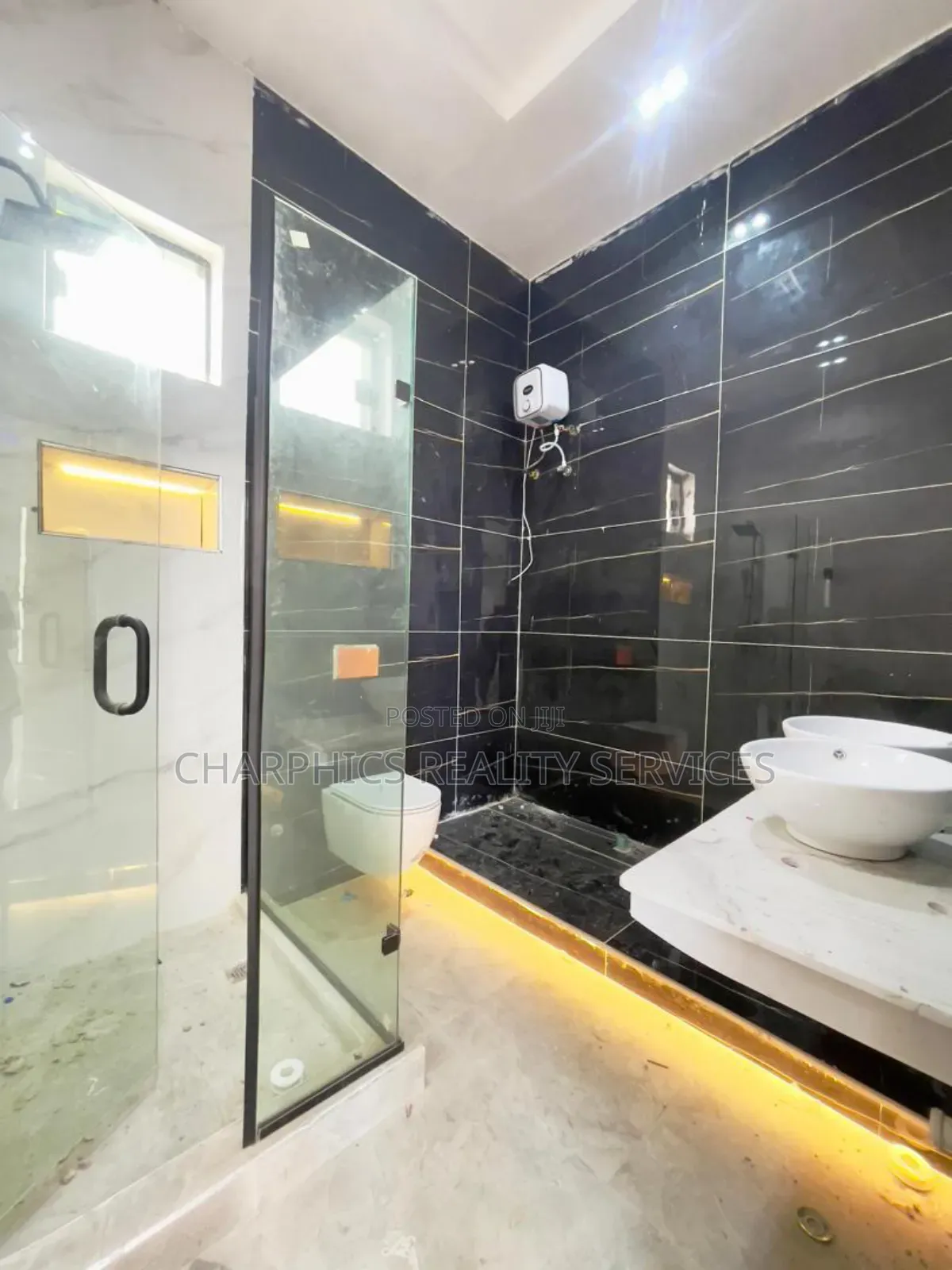 4bdrm Duplex in Chevron for sale