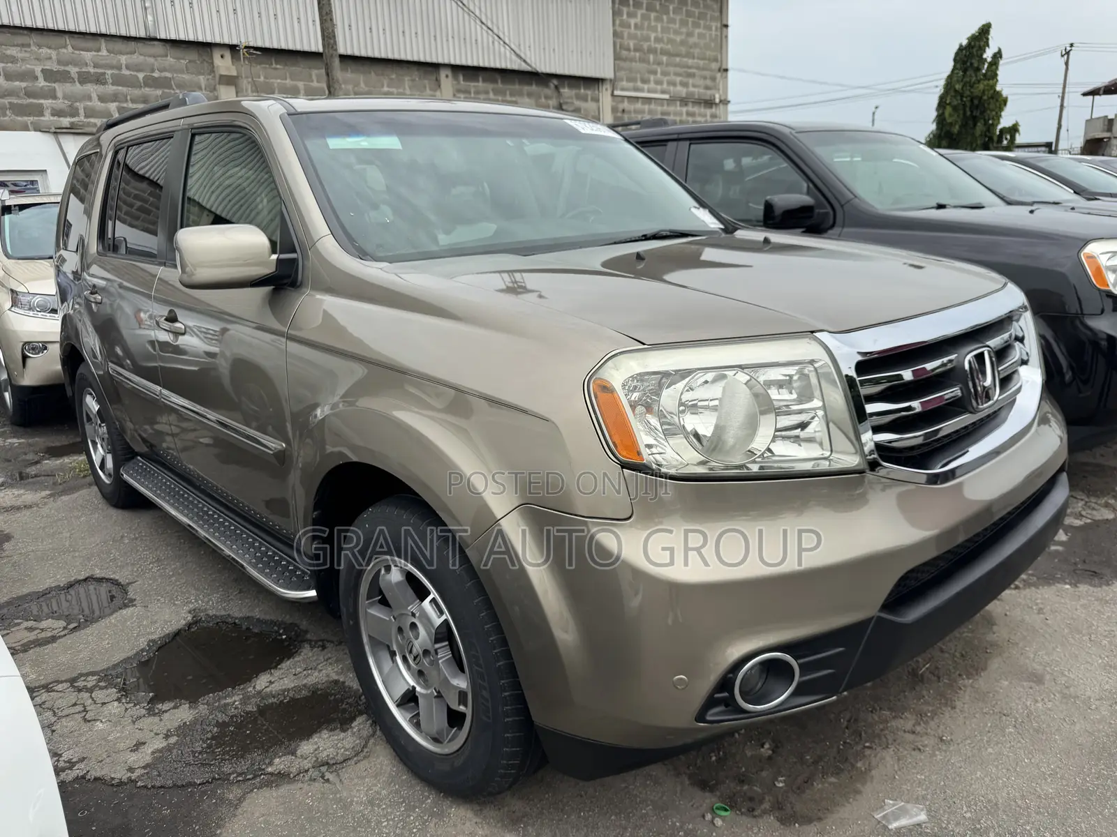 Honda Pilot Touring w/RES/Navi 4WD (3.5L 6cyl 5A) 2011 Gold