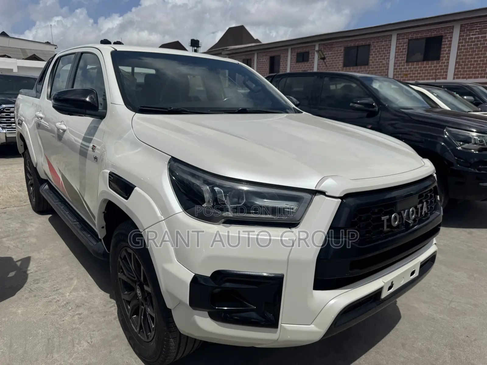 New Toyota Hilux Revo Smart Cab Petrol 2.7 RWD 2022 White