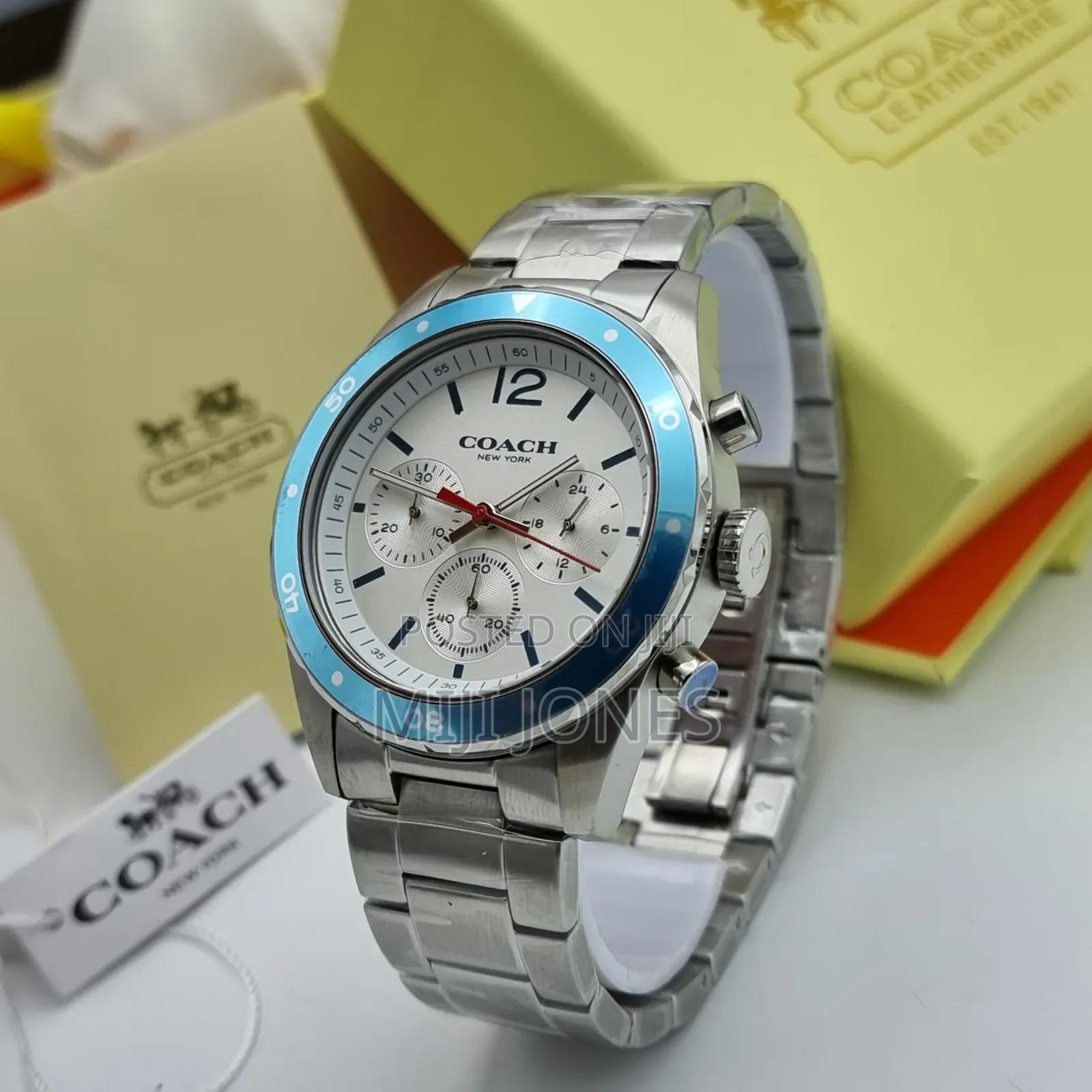 Coach Silver Chain Chronograph Watch - Luxurious Design"