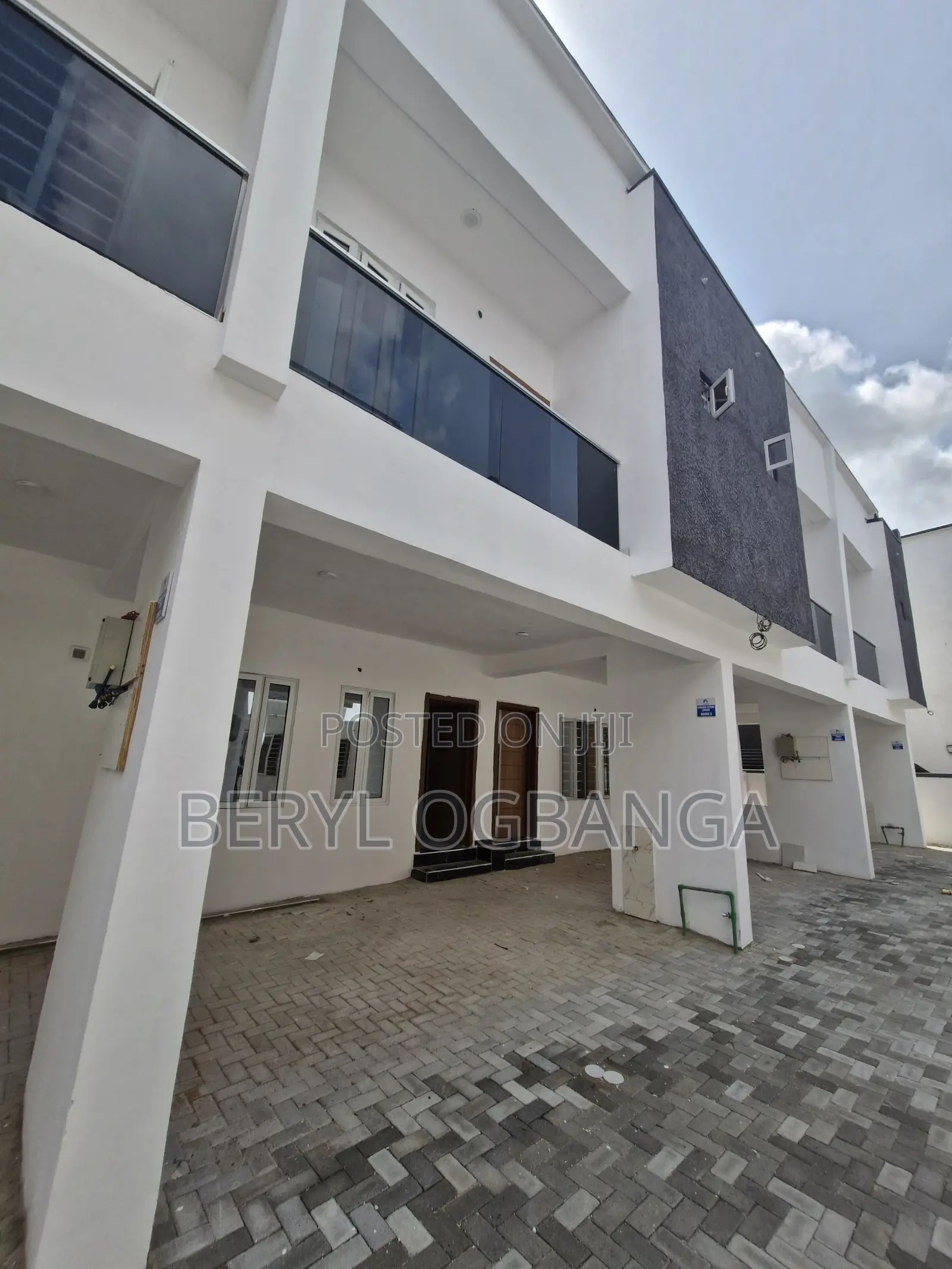 3bdrm Townhouse/Terrace in Off Lekki-Epe Expressway for sale