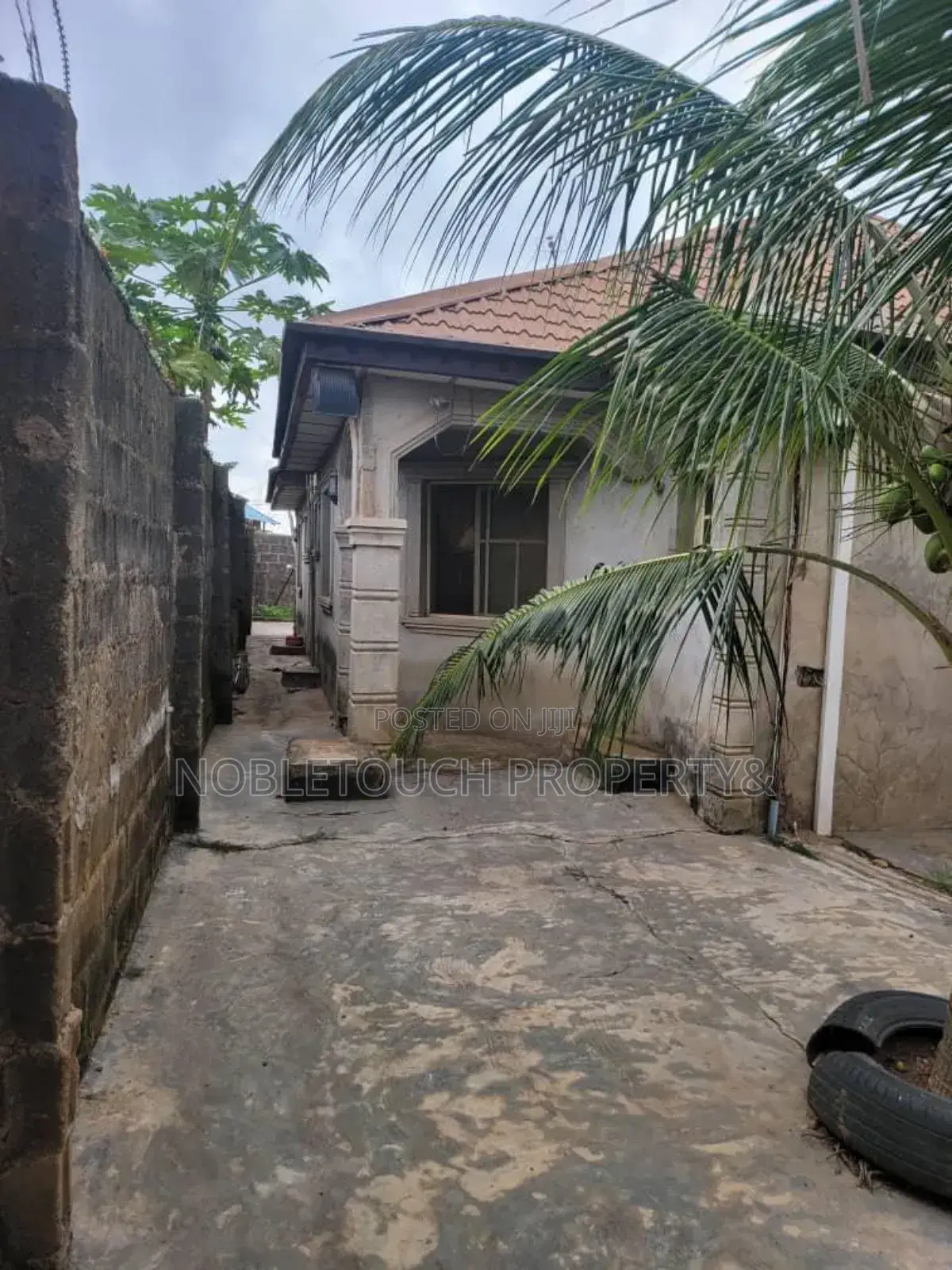 4bdrm Bungalow in Pakoto Bus Stop Ifo for sale