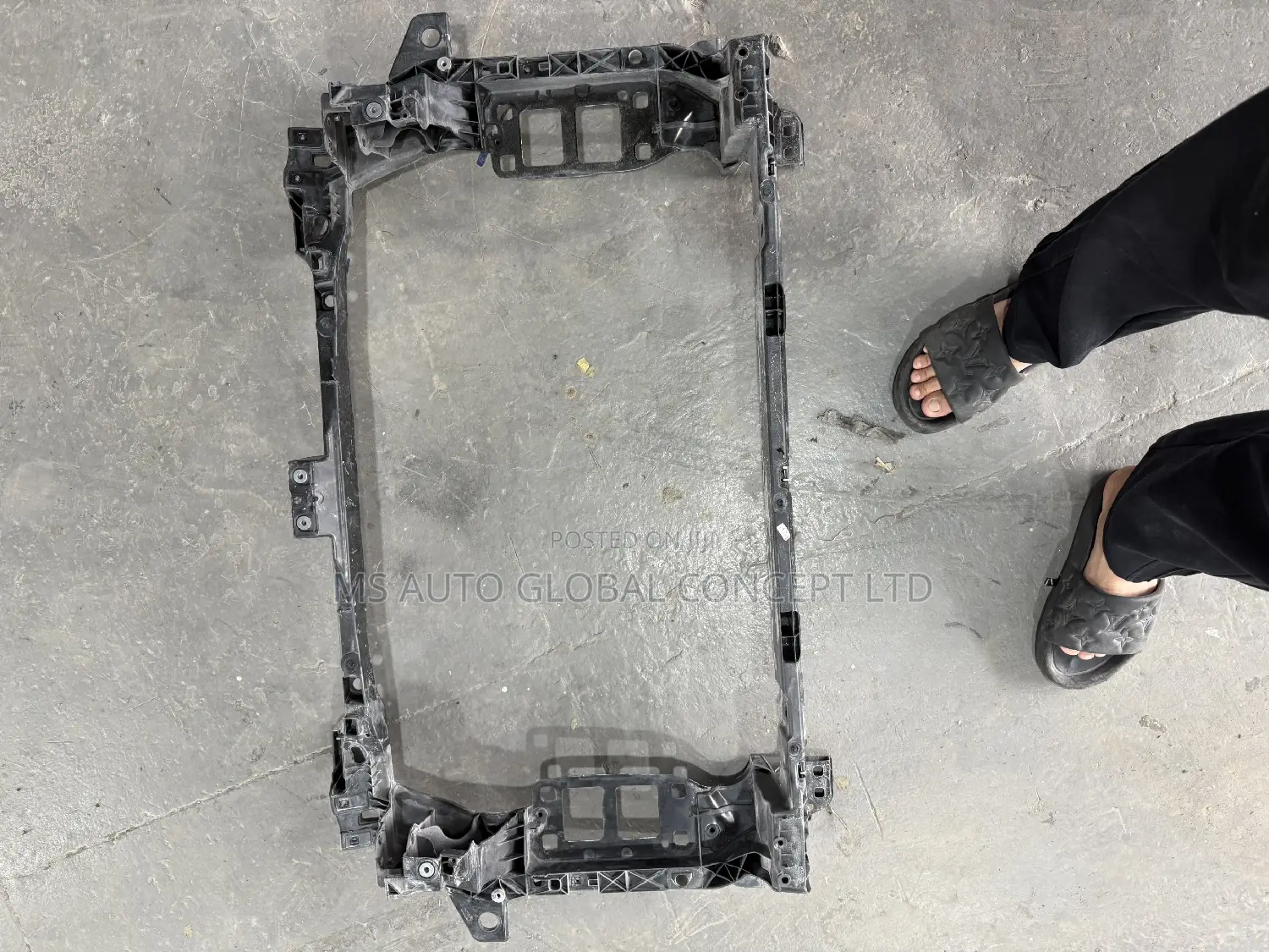 Bentley Bentyaga Radiator Support