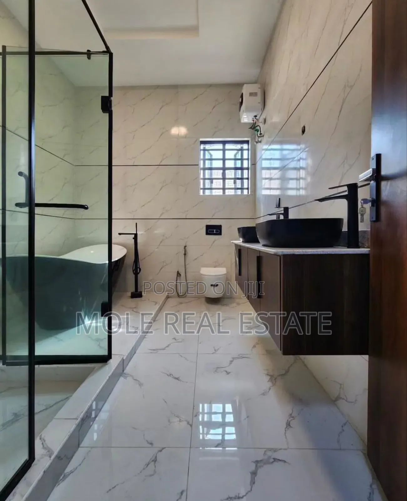 Furnished 5bdrm Duplex in Chevron for sale