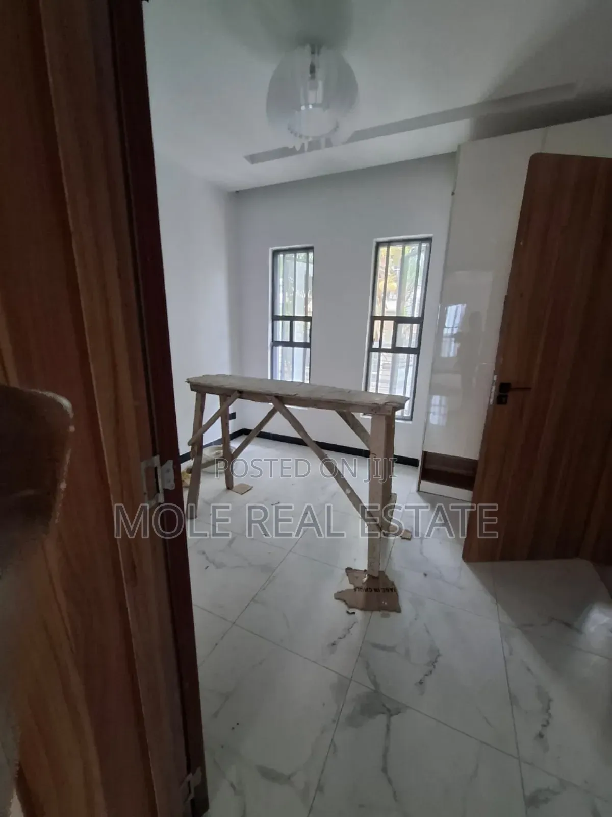 Furnished 5bdrm Duplex in Chevron for sale