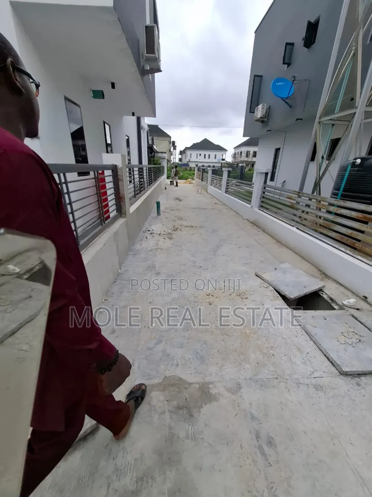 Furnished 5bdrm Duplex in Chevron for sale