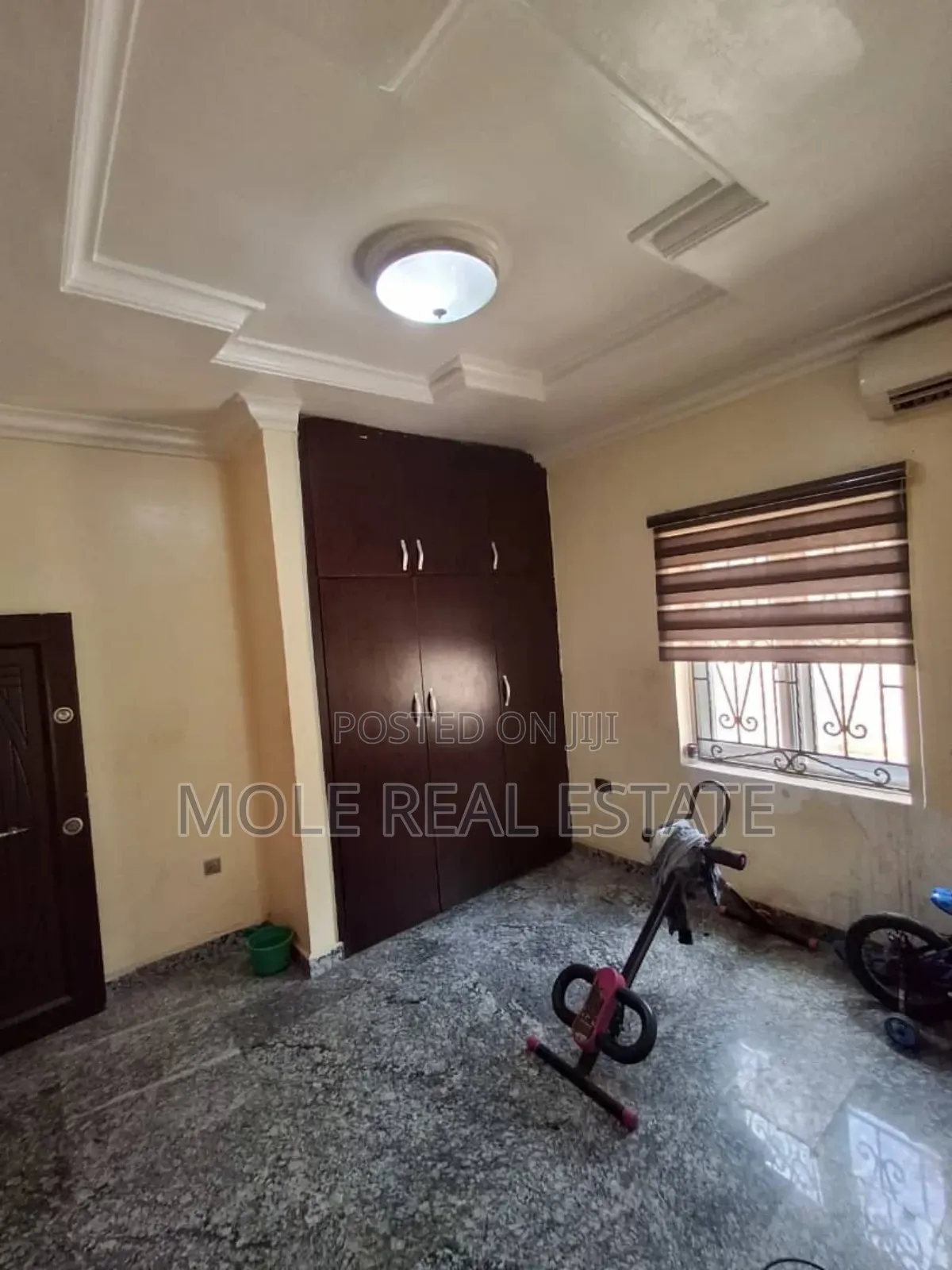 4,400sqm Fenced Onipan B/S Ikorodu Rd 3 No2 Stoey Structure