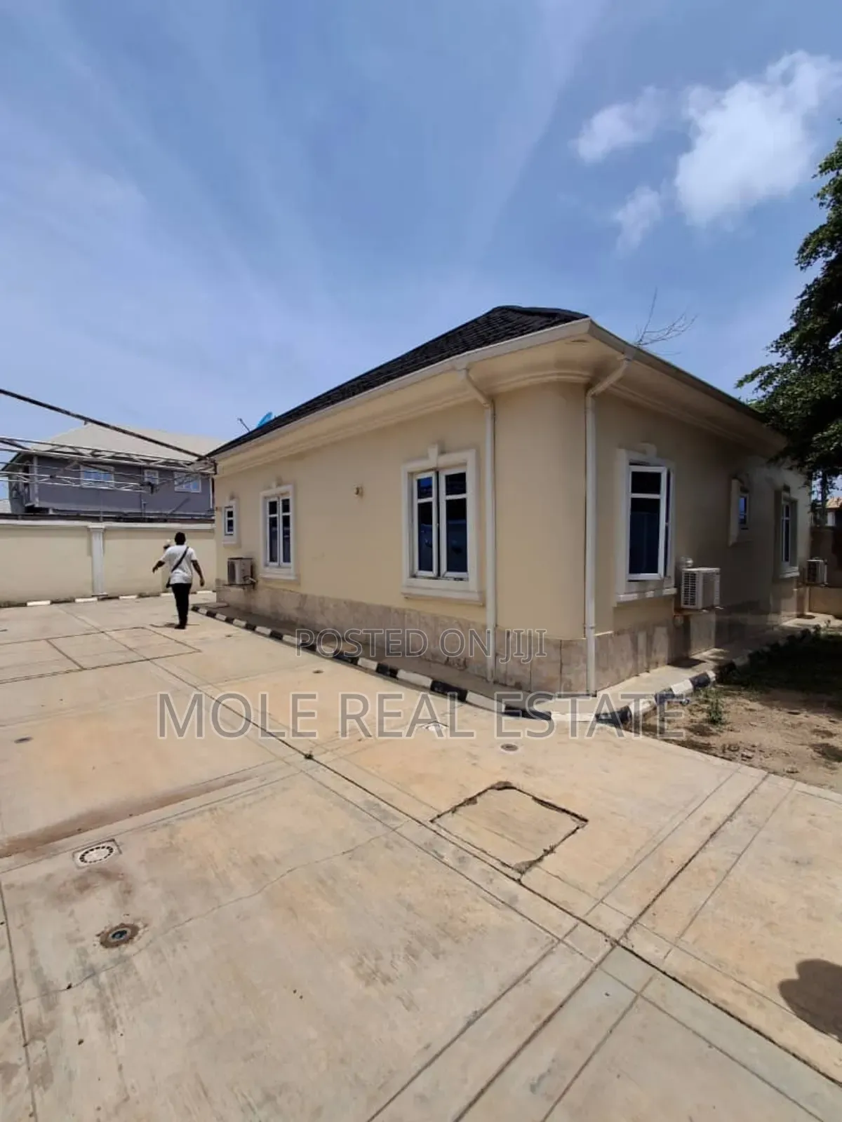 4,400sqm Fenced Onipan B/S Ikorodu Rd 3 No2 Stoey Structure