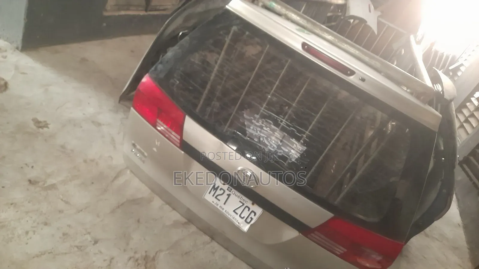 Complete Booth Toyota Sienna 2005 Model