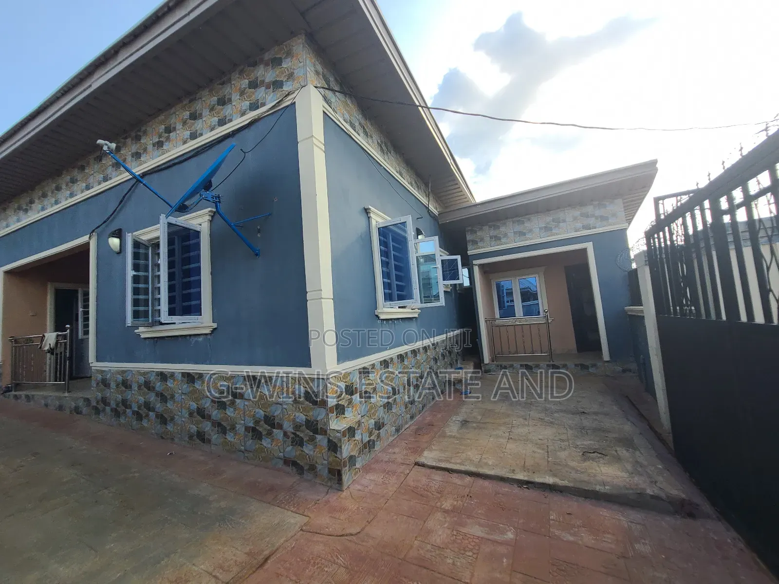 2bdrm Block of Flats in Ogheghe Community, Benin City for sale
