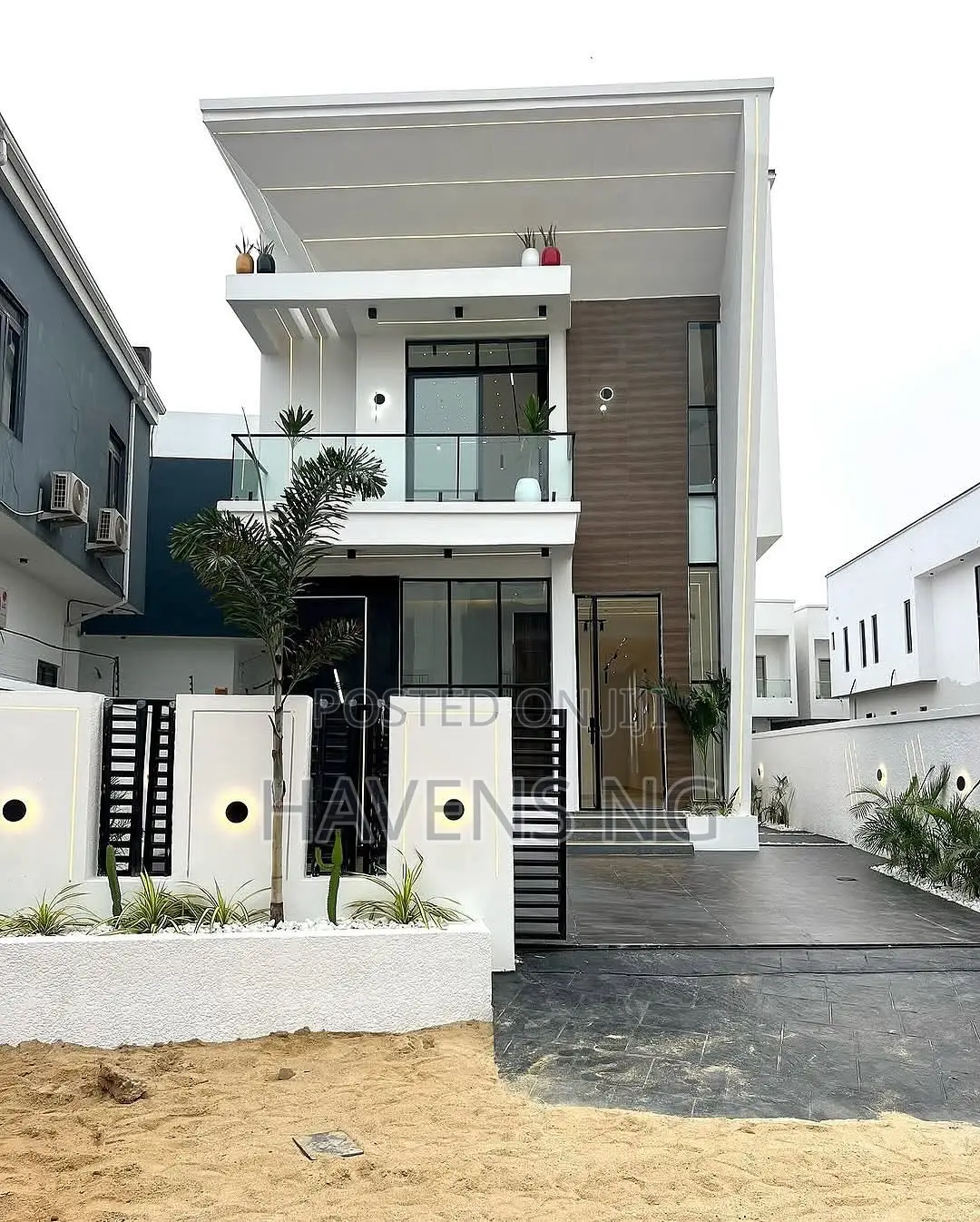 5bdrm Duplex in Lekki Phase 2 for sale