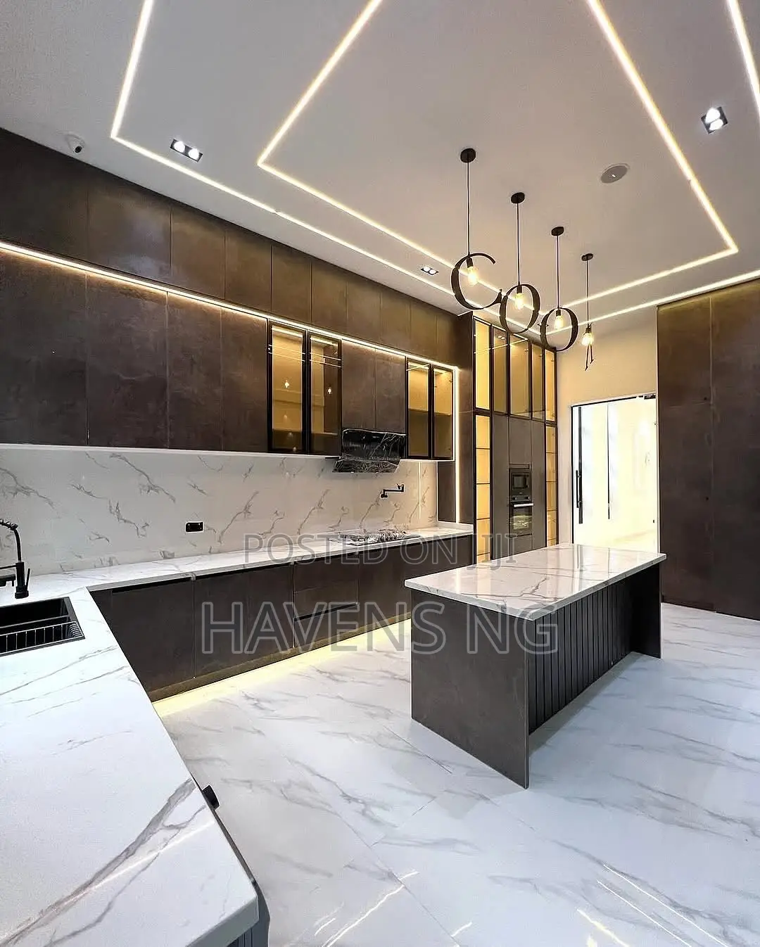 5bdrm Duplex in Lekki Phase 2 for sale