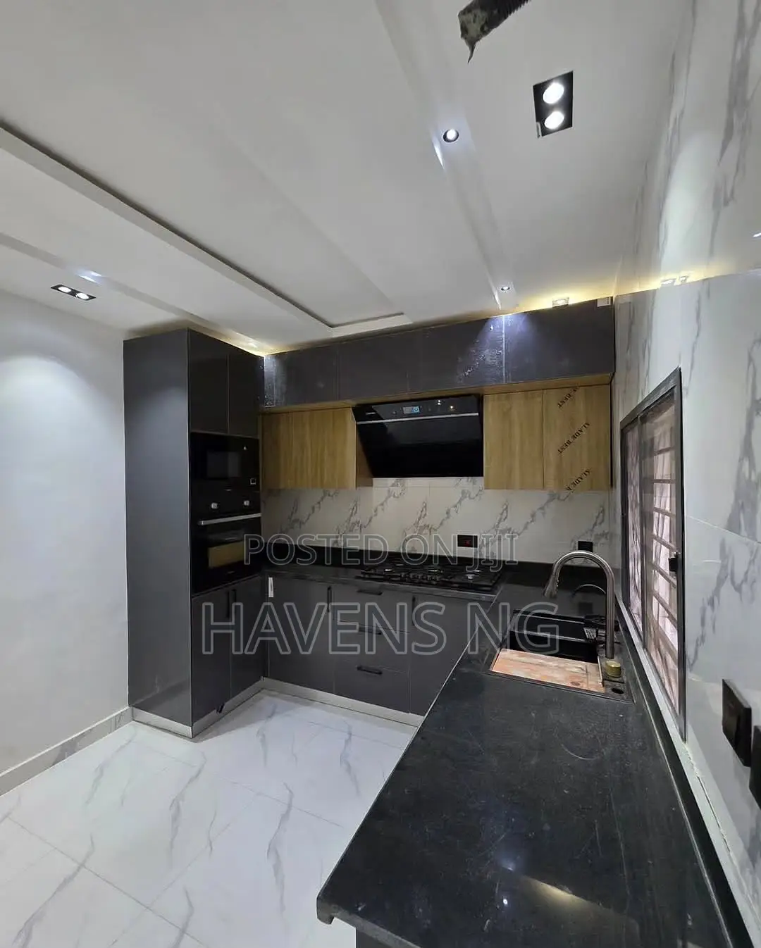 4bdrm Duplex in Lekki Phase 2 for sale