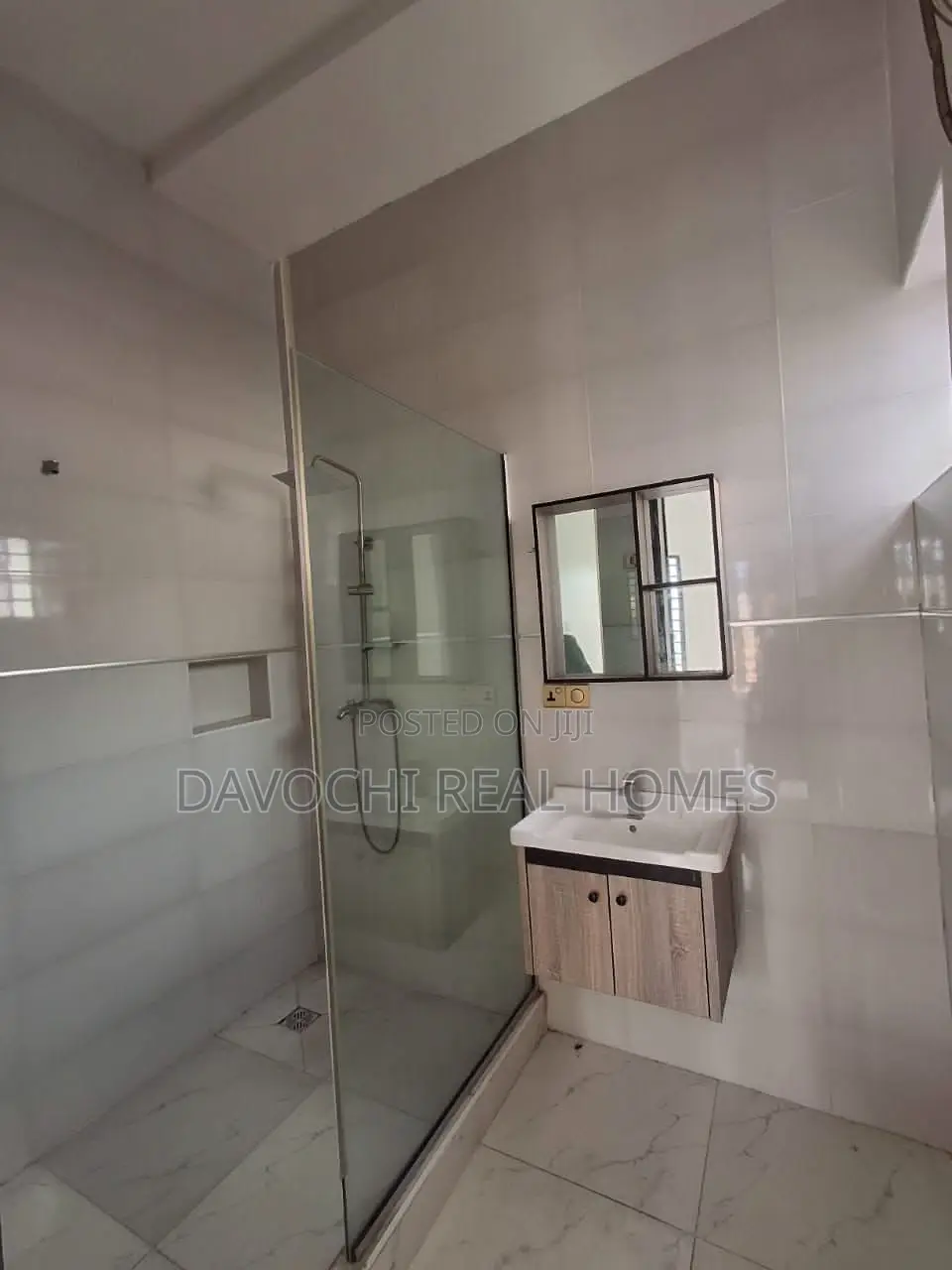 5bdrm Duplex in Blenco, Sangotedo for rent
