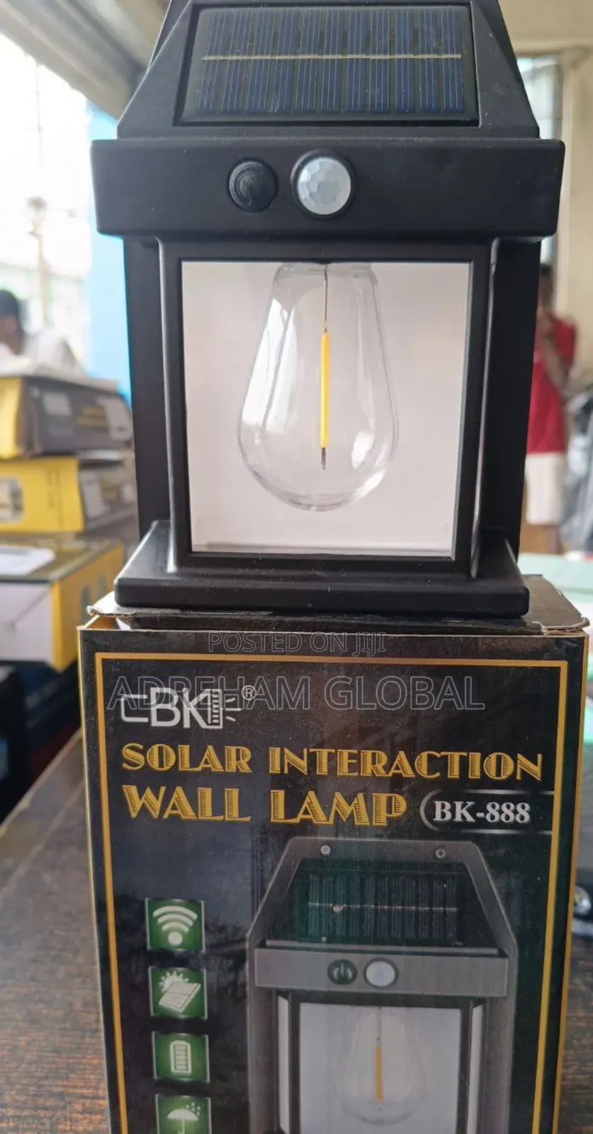Single Bulbs Solar Rechargeable Sensor Wall Light
