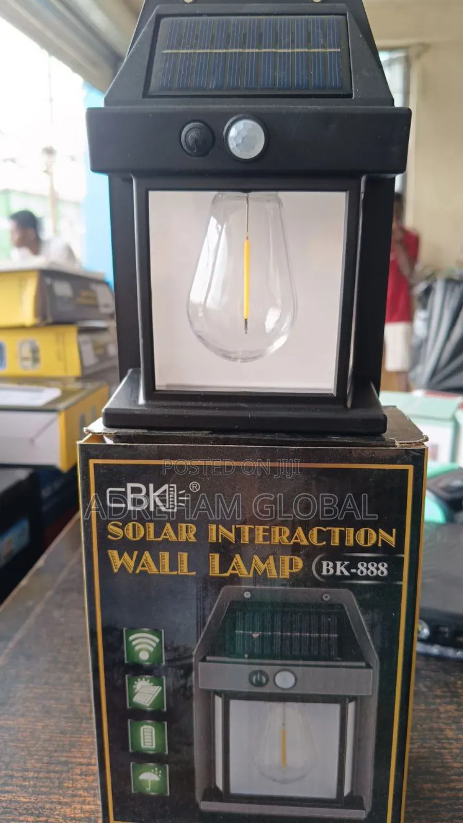 Single Bulbs Solar Rechargeable Sensor Wall Light