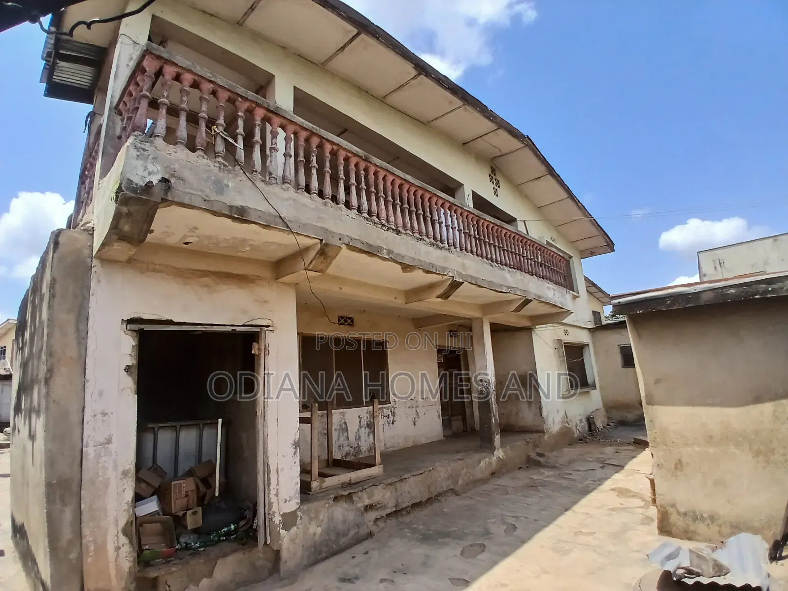 16bdrm Apartment in Bashorun , Ibadan. for sale