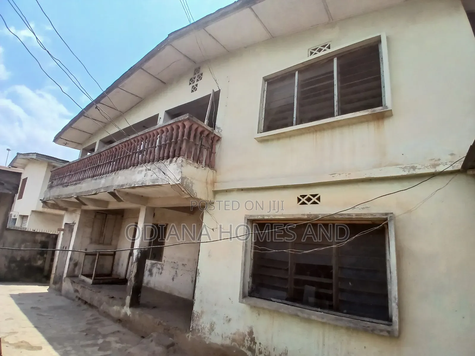 16bdrm Apartment in Bashorun , Ibadan. for sale