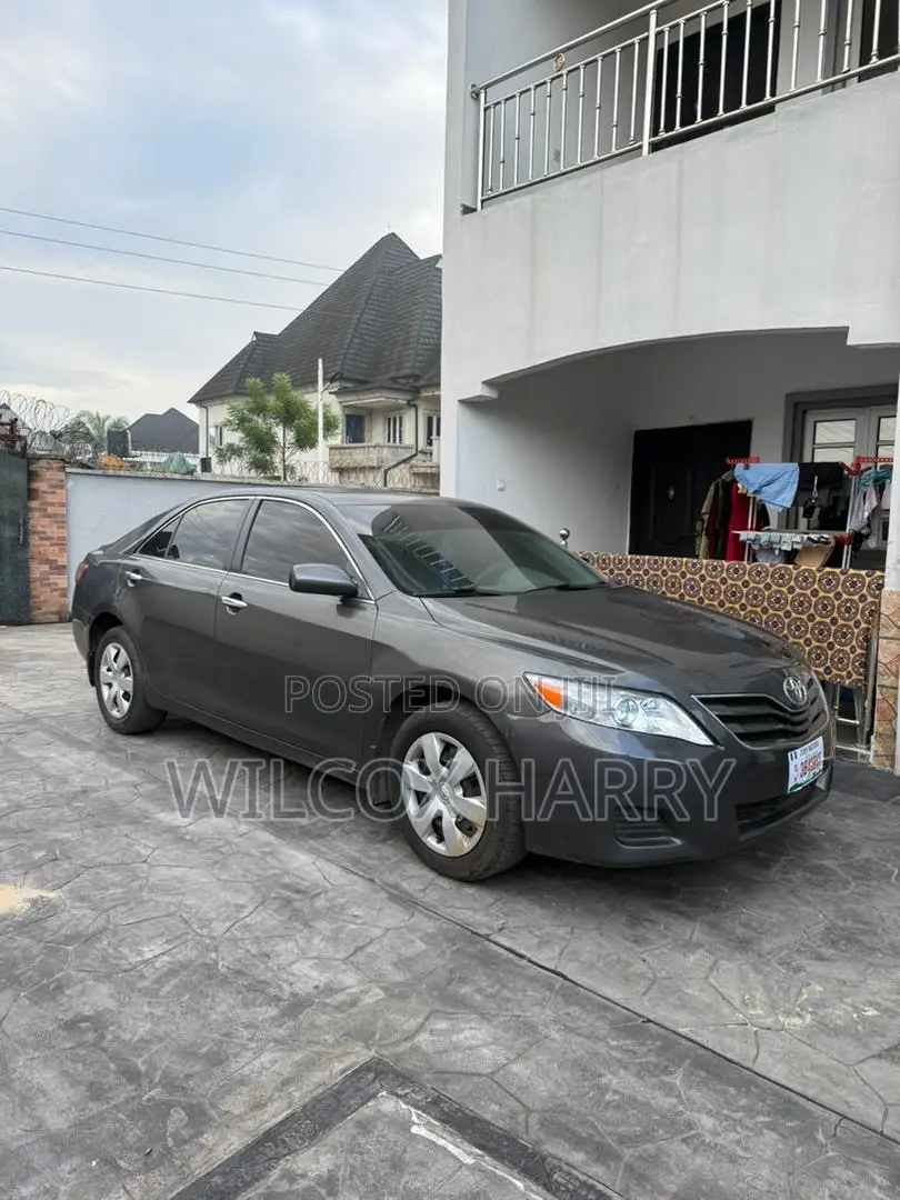 Toyota Camry LE 4dr Sedan (2.5L 4cyl 6AM) 2010 Gray